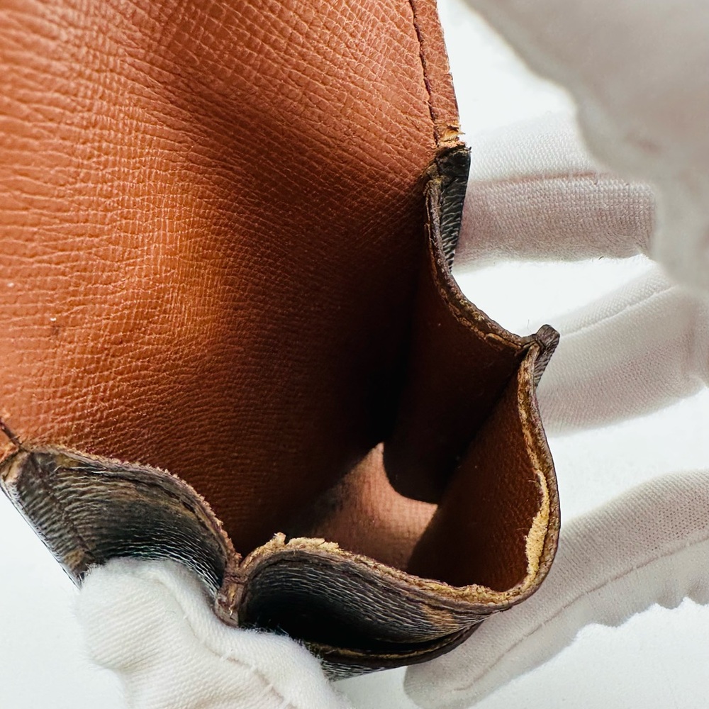 Louis Vuitton Monogram holder - Picture 7 of 11